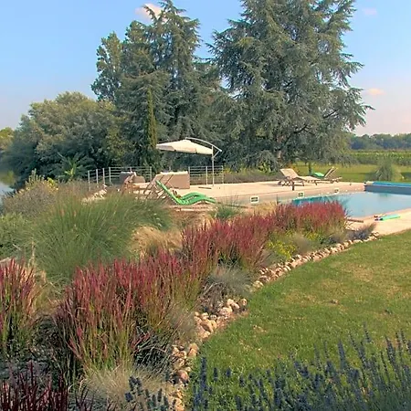 Domaine Du Beau Rivage Bed and Breakfast